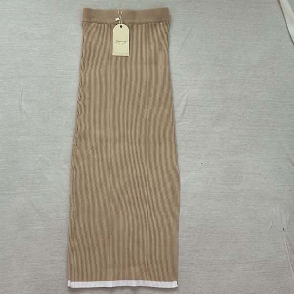 NWT Runway Scout neutral knit sweater set top/skirt size xs. Skirt has slit - Picture 9 of 11